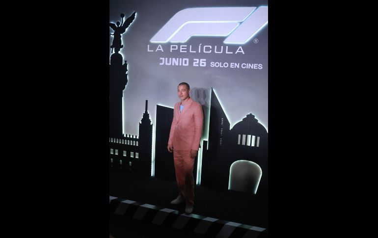 Durante el evento, Pitt, sonriente, saludó al público, firmó autógrafos y se tomó fotografías con los asistentes, además de atender a la prensa.