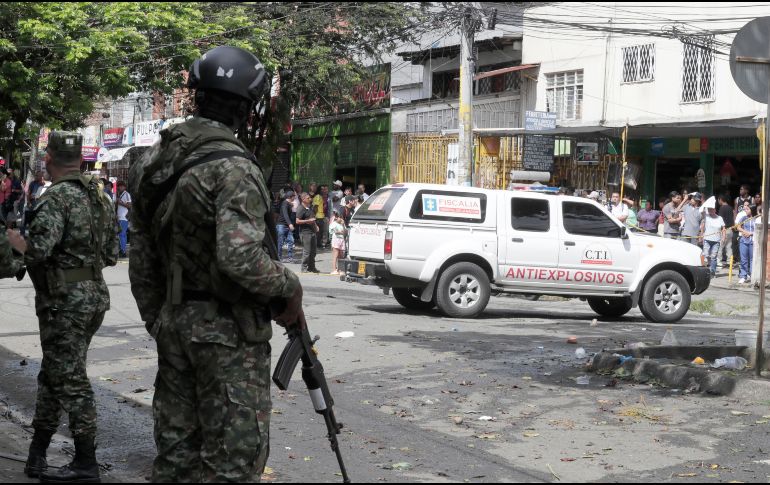 De forma paralela fue activado otro artefacto en la estación de policía del barrio Manuela Beltrán. EFE/ C. ORTEGA