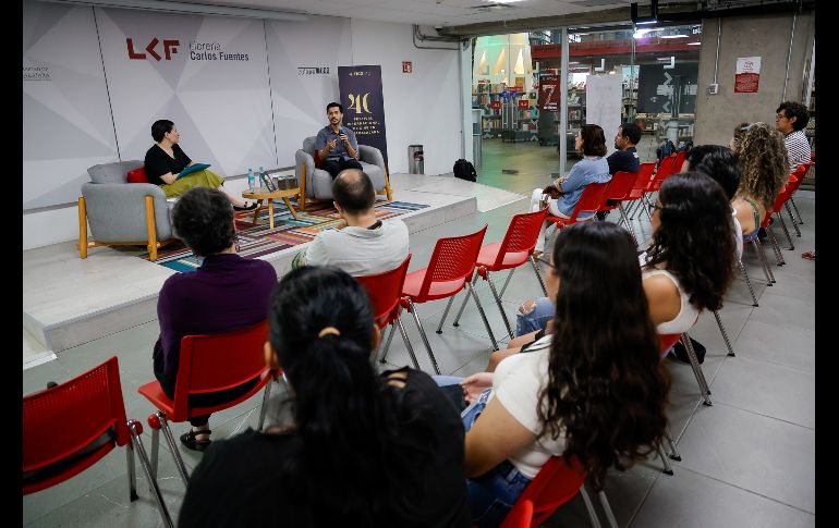 El escritor y crítico del cine, Alfredo González presentó hoy su libro “Lars von Trier contra el mundo”, de la editorial Fideicomiso para La Cineteca Nacional, en donde interpreta la filmografía del cineasta danés como una filosofía en imágenes de la crisis del mundo. EL INFORMADOR / H. Figueroa