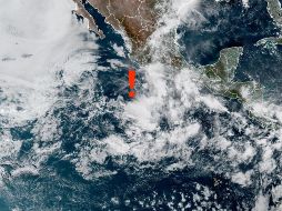 Se prevé que evolucione a ciclón tropical durante el fin de semana, frente a las costas de Guerrero y Michoacán. ESPECIAL / NOAA