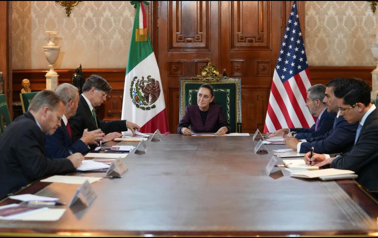 En la reunión privada entre Sheinbaum y Landau, estuvieron Omar García Harfuch, secretario de Seguridad y Protección Ciudadana del Gobierno de México, así como Juan Ramón de la Fuente Ramírez, secretario de Relaciones Exteriores. X / @Claudiashein