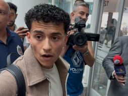 El exfutbolista del PSV viajó para reportarse con el equipo después de terminar su vínculo con el conjunto neerlandés. EL INFORMADOR.