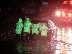Por otra parte, en aquel municipio se atendieron a 23 vehículos afectados por las inundaciones registradas mientras que 5 árboles cayeron. ESPECIAL / BOMBEROS GUADALAJARA