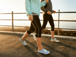 Investigaciones recientes han demostrado que no es necesario llegar a los 10 mil pasos diarios para obtener beneficios para la salud.  CANVA