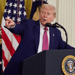 EU envió correos para anunciar el fin del estatus temporal para varias nacionalidades