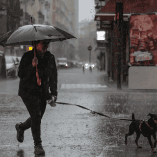 Temporada de lluvias: ¿El agua puede causar daños a la piel?