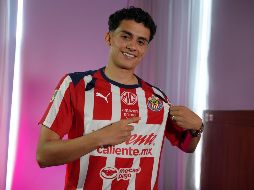 Richard Ledezma puede aparecer como un jugador versátil, como mediocampista y lateral derecho. X / @Chivas