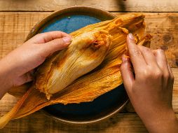 A pesar de su delicioso sabor y el aporte nutricional que pueden ofrecer, los especialistas recomiendan no consumir tamales en grandes cantidades. ESPECIAL / CANVA