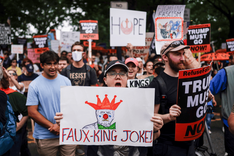 Manifestantes se reunen en Washington para protestar en contra de Donald Trump. EFE / EPA / WILL OLIVER