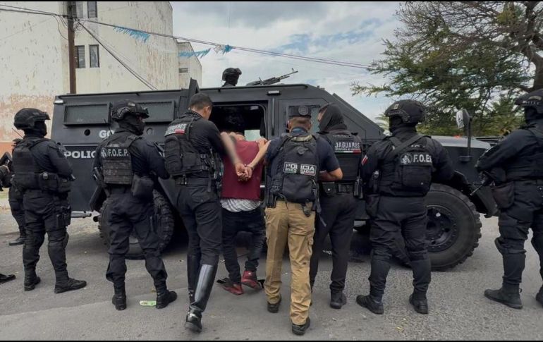 Al hombre le fue asegurada un arma y varias dosis de droga, por lo que será puesto a disposición del Ministerio Público. ESPECIAL