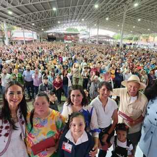 Tlaquepaque arranca con entrega de tarjetas de programas del Bienestar y útiles escolares