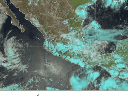 El SMN detalló que su centro se localizó a 580 kilómetros (km) al sur-sureste de Boca de Pijijiapan, Chiapas, y a 980 km al sureste de Punta Maldonado, Guerrero. CORTESÍA/Comisión Nacional del Agua.
