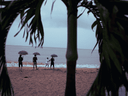 El índice ultravioleta alcanzará su punto extremo a las 13:00 hrs, por lo que se recomienda tomar medidas. AP / ARCHIVO