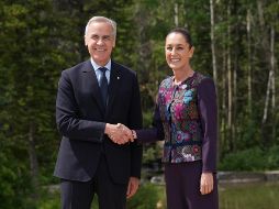 El primer ministro de Canadá recibió a Sheinbaum  a su llegada a la Cumbre de Líderes del G7. ESPECIAL/X @Claudiashein