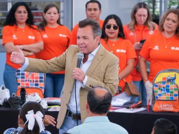 En Teuchitlán, en la primera etapa, mil 283 alumnos recibieron los primeros paquetes escolares. CORTESÍA