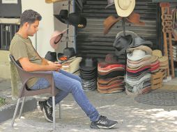 Negocios deberán adecuar espacios con asientos para cumplir con la reforma laboral. EL INFORMADOR/ H. Figueroa