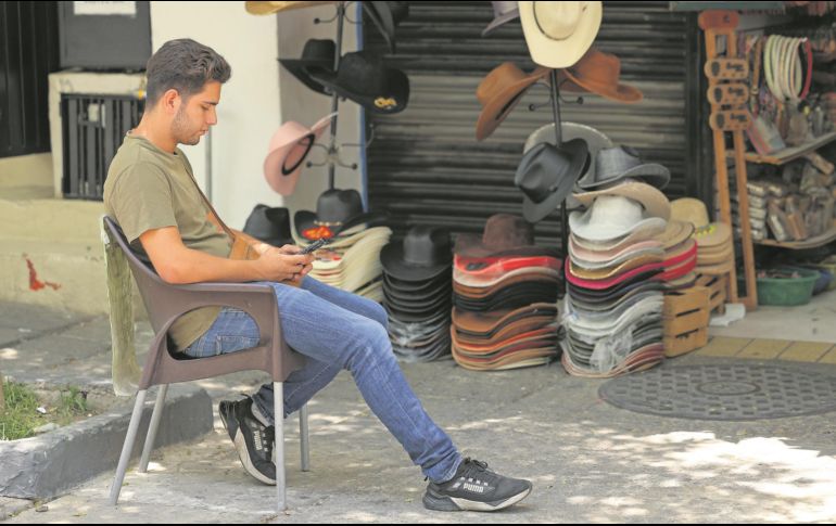 Negocios deberán adecuar espacios con asientos para cumplir con la reforma laboral. EL INFORMADOR/ H. Figueroa