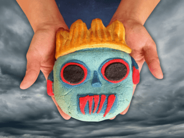 "La Tlaloconcha" es de color azul, con aros alrededor de sus ojos, colmillos curvos y lleva un toca de plumas, pero con un delicioso relleno sabor guayaba. FACEBOOK / Panadería La Herencia JD