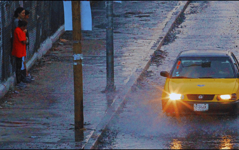 Meteored pronostica que una tormenta cubra la región —hasta en un 90%— a partir de las 18:00 horas. EL INFORMADOR / ARCHIVO