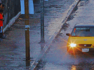 Meteored pronostica que una tormenta cubra la región —hasta en un 90%— a partir de las 18:00 horas. EL INFORMADOR / ARCHIVO