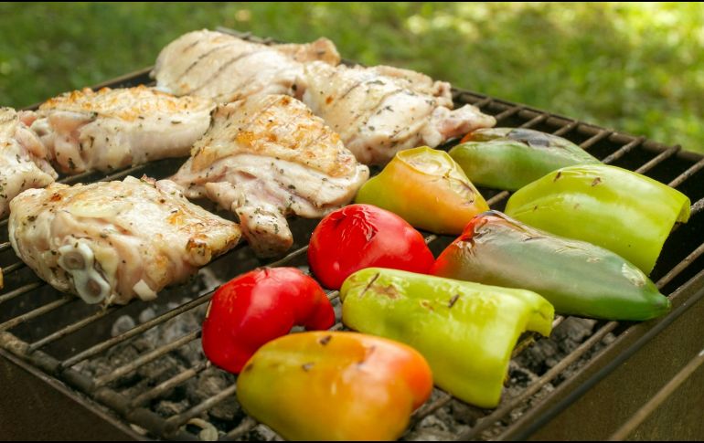 Este es el valor nutricional de los muslos de pollo. UNSPLASH / K. LI