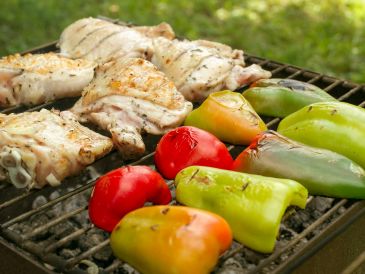 Este es el valor nutricional de los muslos de pollo. UNSPLASH / K. LI