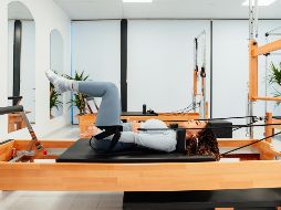 No importa la edad, la condición física o el tiempo que tengas disponible, siempre se puede iniciar en la practica de pilates. UNSPLASH/ A. Kurta