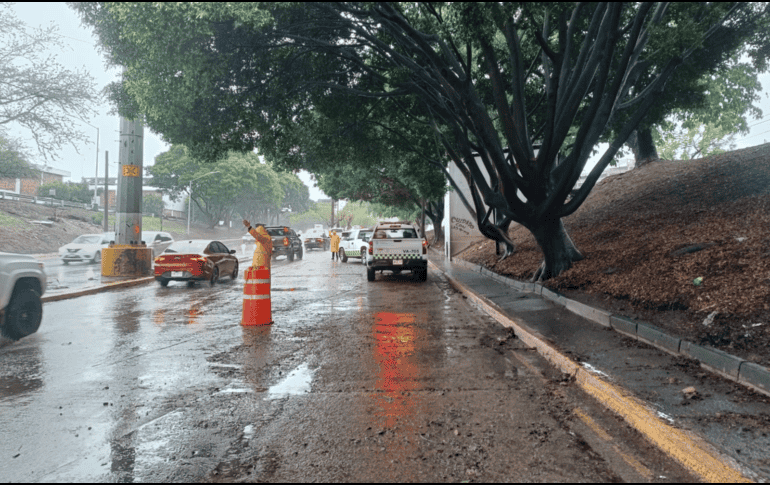 La Policía Vial del Estado solicitó a los automovilistas evitar las zonas inundadas. ESPECIAL
