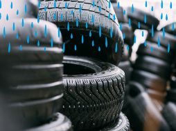 ¿Qué pasa con los neumáticos cuando llueve? UNSPLASH / R. Laursoo