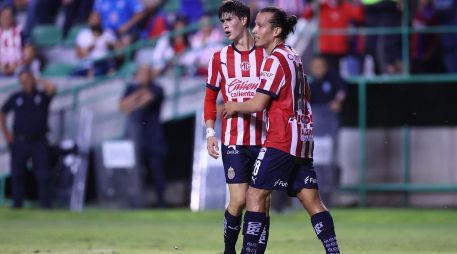 Armando González (izq.) y Fernando González gestaron el segundo gol del Rebaño. X/Chivas