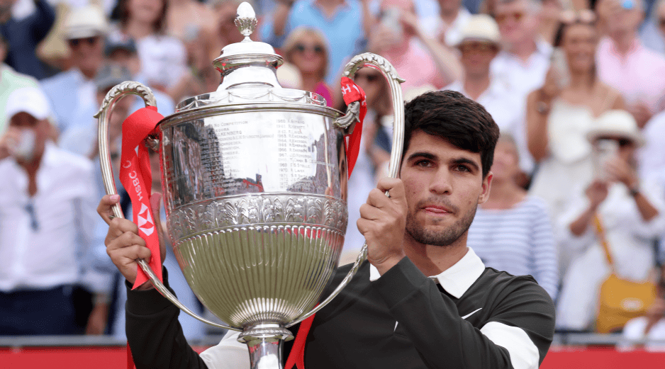 Alcaraz tiene dos Queen's, en 2023 y 2025 y dos Wimbledon, 2023 y 2024. EFE/A. RAIN