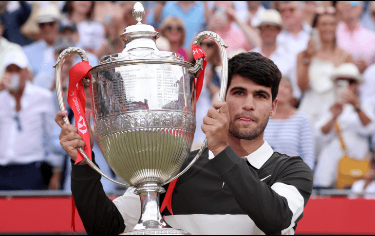 Alcaraz tiene dos Queen's, en 2023 y 2025 y dos Wimbledon, 2023 y 2024. EFE/A. RAIN