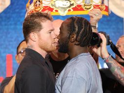 Ambos pugilistas tuvieron la oportunidad de hablar sobre la pelea que sostendrán el 13 de septiembre. EFE/ O. Guzmán.