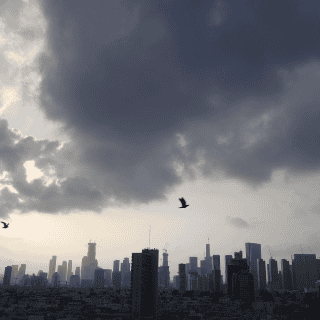 "En cada bombardeo, nos acordamos de Gaza": palestinos en Tel Aviv