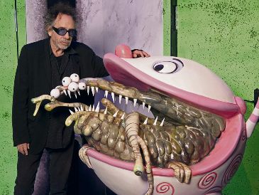 El director de cine presenta en la exposición algunos de sus personajes icónicos. ESPECIAL