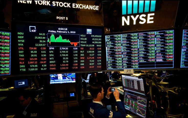 Wall Street cerró este miércoles en verde, impulsado por la subida de la tecnológica Nvidia, que durante el día se convirtió en la primera empresa en alcanzar la barrera de los cuatro billones de dólares de capitalización en bolsa. AFP / ARCHIVO