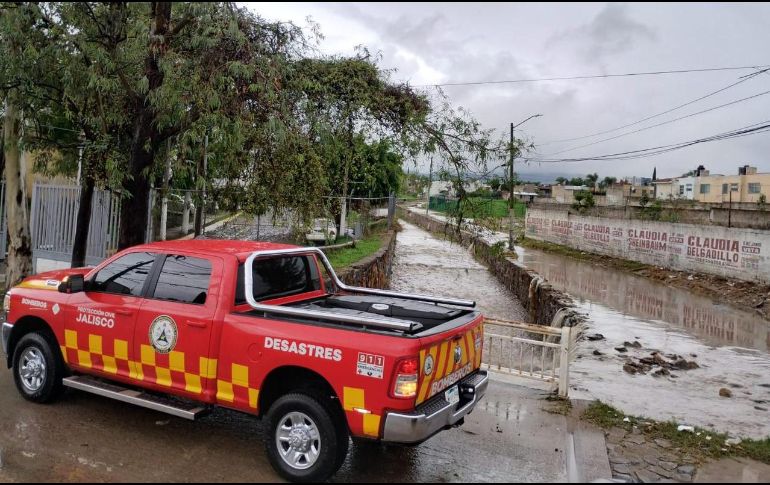 En la Colonia El Mante en Tlaquepaque el arroyo conocido como “Seco” se desbordó. CORTESÍA.