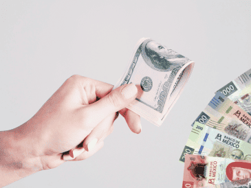 Así se cotiza hoy, 25 de junio, el peso mexicano frente al dólar en Banco Azteca. UNSPLASH/ S. Bughdaryan