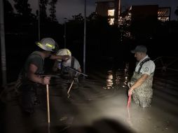 En las labores participaron personal de Obras Públicas, Servicios Municipales, Mejoramiento Urbano, Guardianes Viales, DIF Zapopan, la Comisaría municipal. ESPECIAL / Unidad Estatal de Protección Civil y Bomberos