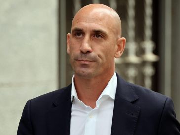 Luis Rubiales besó sin su consentimiento a la jugadora Jenni Hermoso, en un caso que causó indignación a nivel mundial. AFP / ARCHIVO