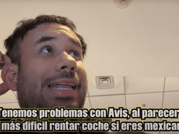 "Werevertumorro" es discriminado en aeropuerto de Miami. ESPECIAL / YOUTUBE / MUY FUERA DE LUGAR