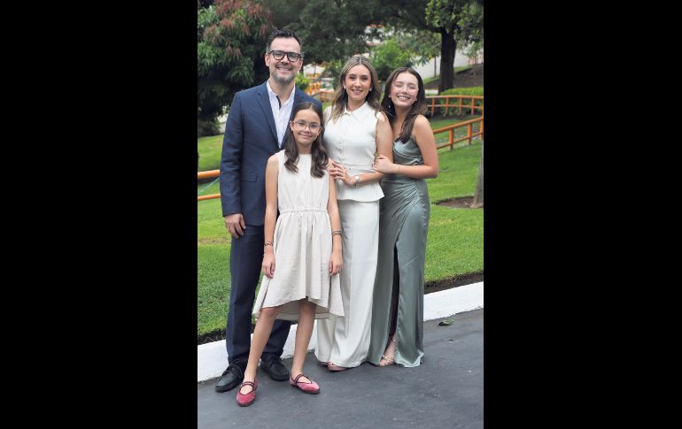 Rodrigo Macías, Marifer Macías, Elizabeth Oropeza y Regina Macías. GENTE BIEN JALISCO / C. Jimeno