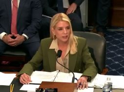 Frente a estas críticas, Bondi defendió las acciones del gobierno federal: “Nuestras fronteras están cerradas. Hemos arrestado a miembros del Cártel de Sinaloa, de la MS-13 de El Salvador, del Tren de Aragua; hemos confiscado 14 mil 600 armas desde que Donald Trump es presidente; eso es un incremento de 33% respecto de la anterior administración”. AFP/ARCHIVO