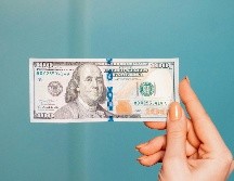 Así se cotiza hoy, 26 de junio, el peso mexicano frente al dólar en Banco Azteca. UNSPLASH/  O. Armin