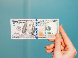 Así se cotiza hoy, 26 de junio, el peso mexicano frente al dólar en Banco Azteca. UNSPLASH/  O. Armin