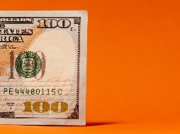 Así se cotiza hoy, viernes 27 de junio, el peso mexicano frente al dólar en Banco Azteca. UNSPLASH/ J. Borba