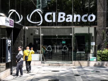 Empleados reconocen que han acudido muchos clientes a pedir información, pero aseguran que los recursos están a salvo. EL INFORMADOR / A. NAVARRO