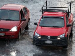 Es importante que sepas, que antes de decidir si cruzar o no por un tramo inundado la mejor alternativa siempre será no cruzarla. EL INFORMADOR / ARCHIVO