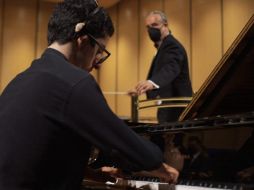 Estructurado como una sinfonía con cuatro movimientos y una coda, el documental traza el viaje de padre e hijo al enfrentarse a sus propias limitaciones y paradigmas. CORTESÍA.