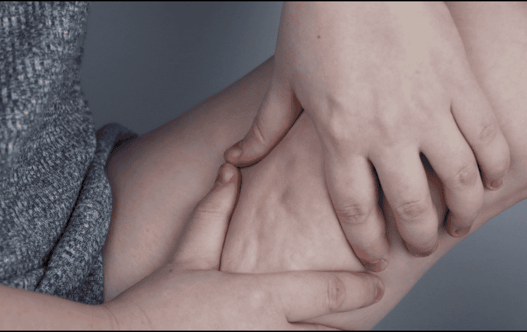 Si bien puede generar preocupación estética, entender sus causas multifactoriales y adoptar un enfoque integral que combine hábitos de vida saludables con, en su caso, procedimientos estéticos específicos, puede conducir a mejoras significativas en la apariencia de la piel. CANVA